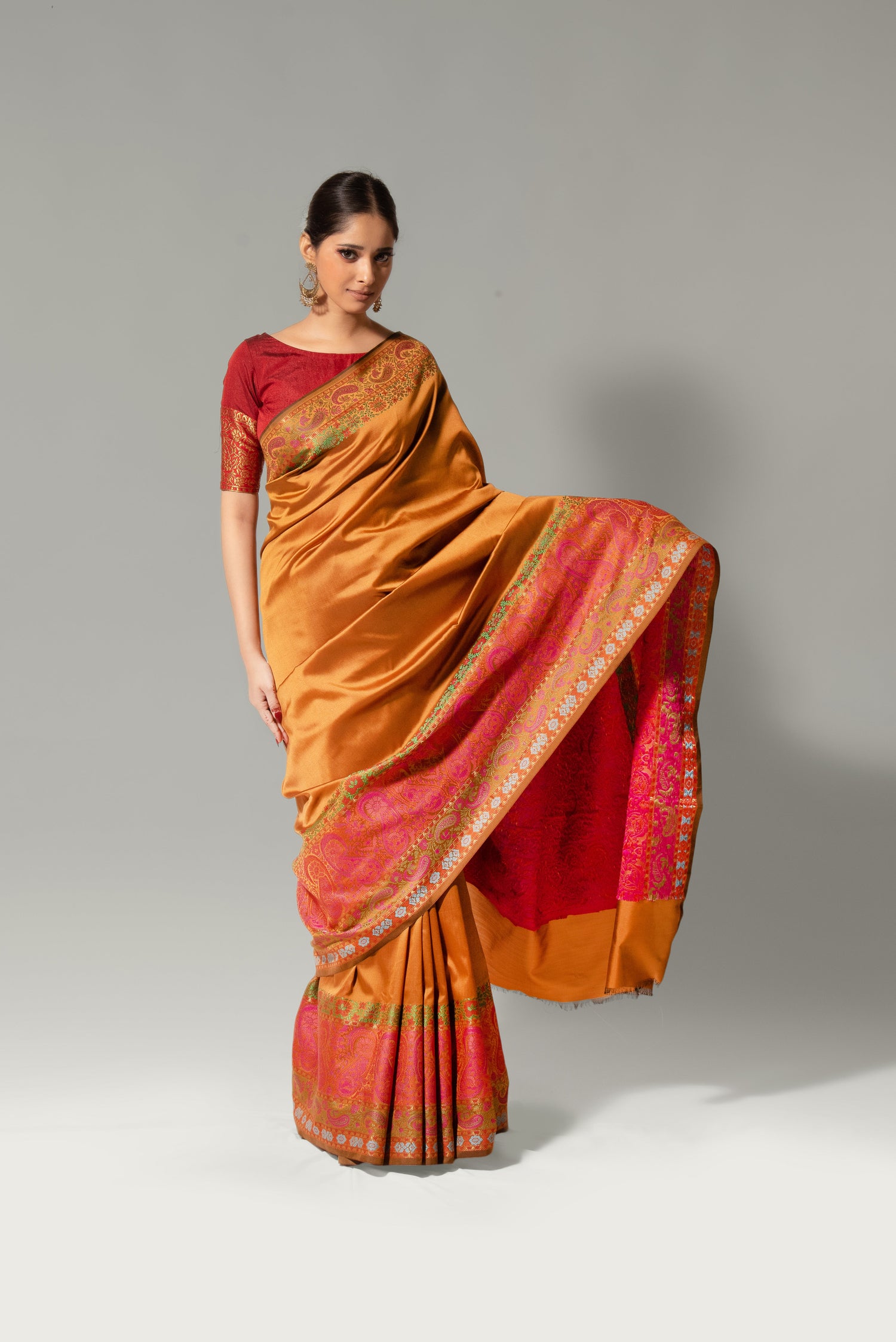 Regal Weave Jamawar Pashmina with Traditional Kashmiri Design