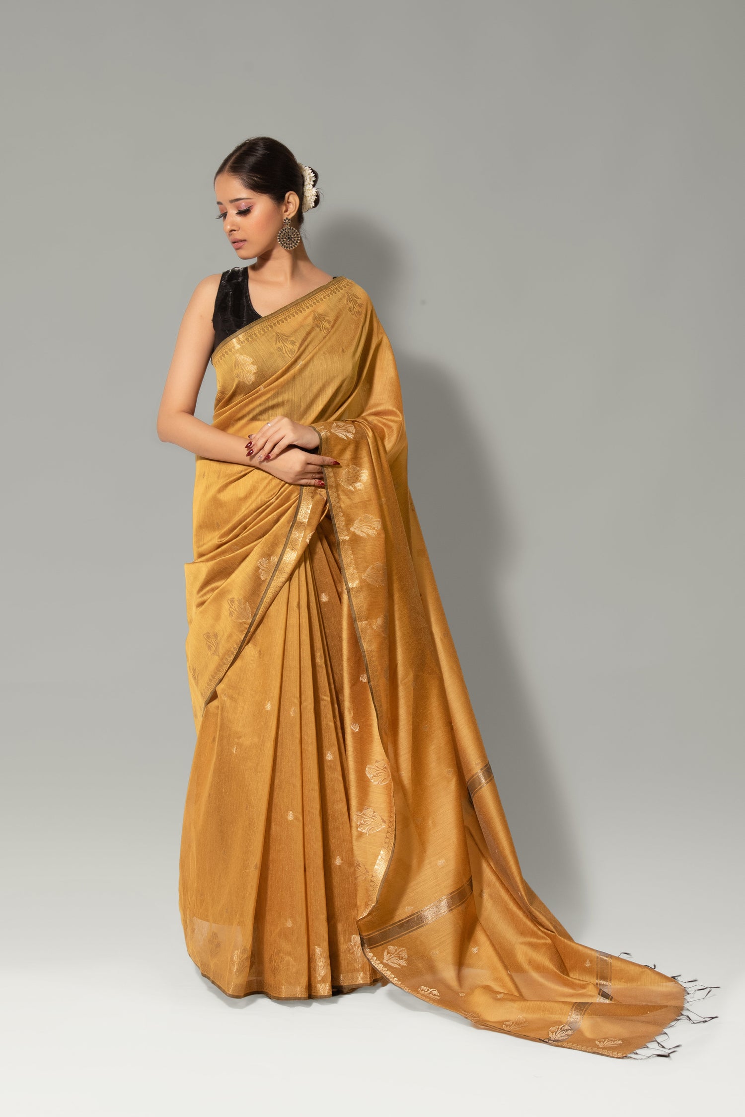 Threaded Charm Chanderi Booti Saree with Elegant Motifs