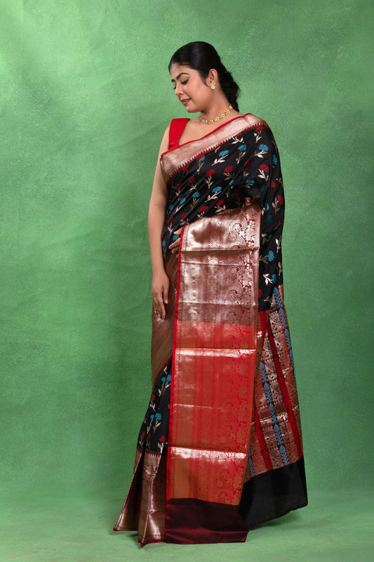 Kaali Noor Gulab — Black Saree