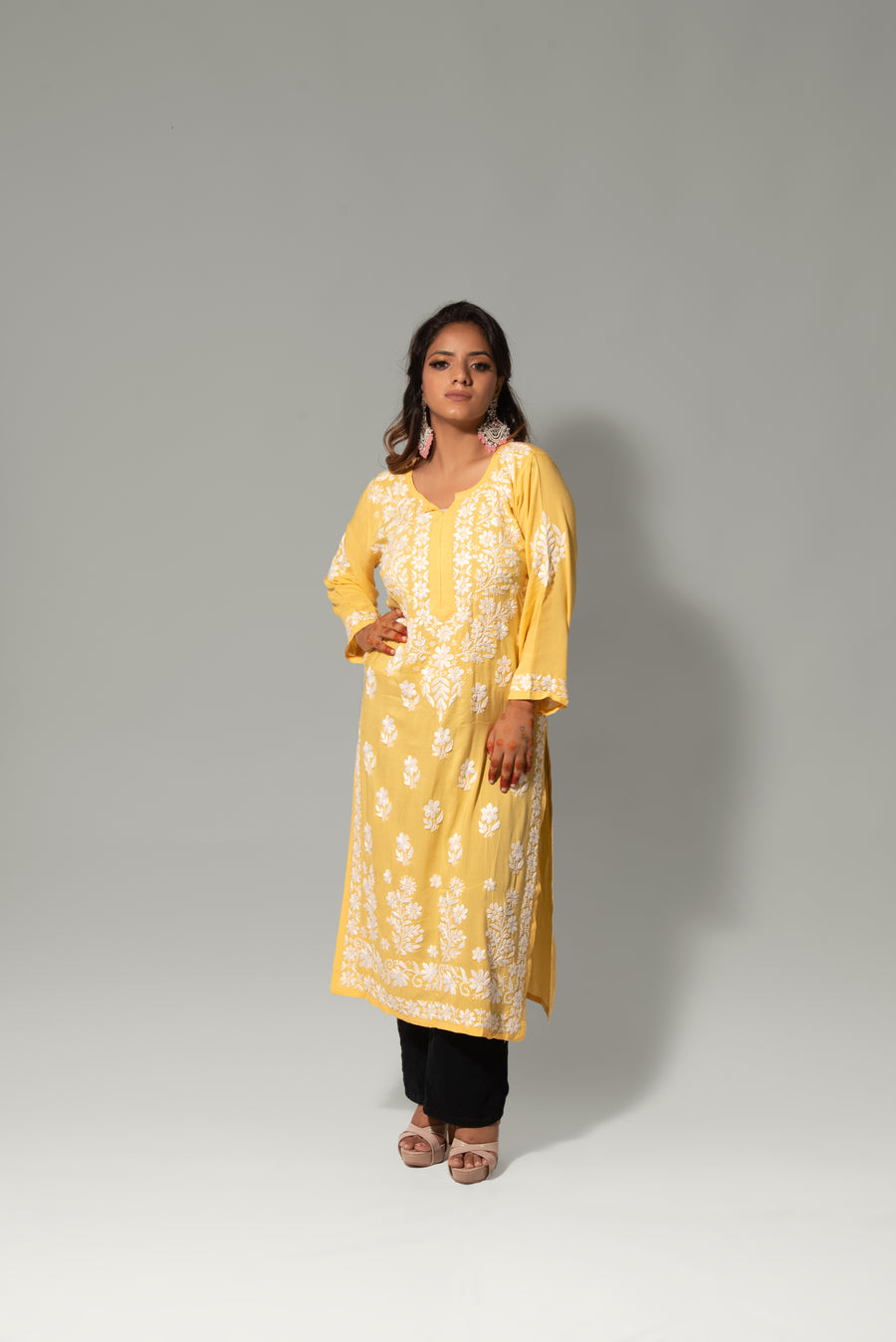 Noori Modal Kashmiri Daman Chikankari Kurt