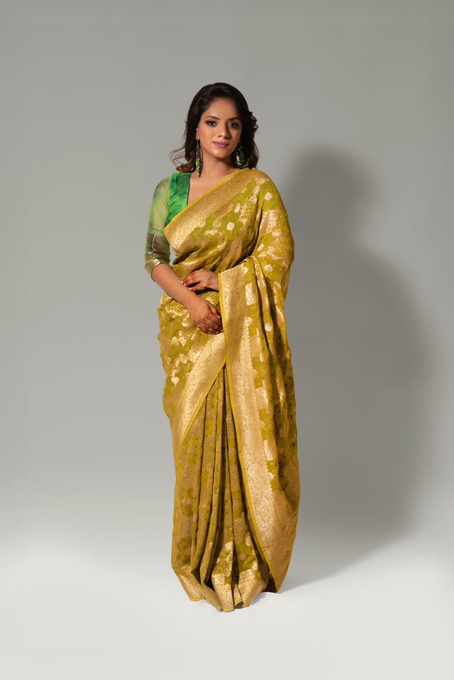 Whispers of Tradition – Khaddi Georgette Bandhani Saree